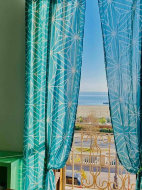 Alloggio in palazzina stile Liberty Fronte Mare Nettuno